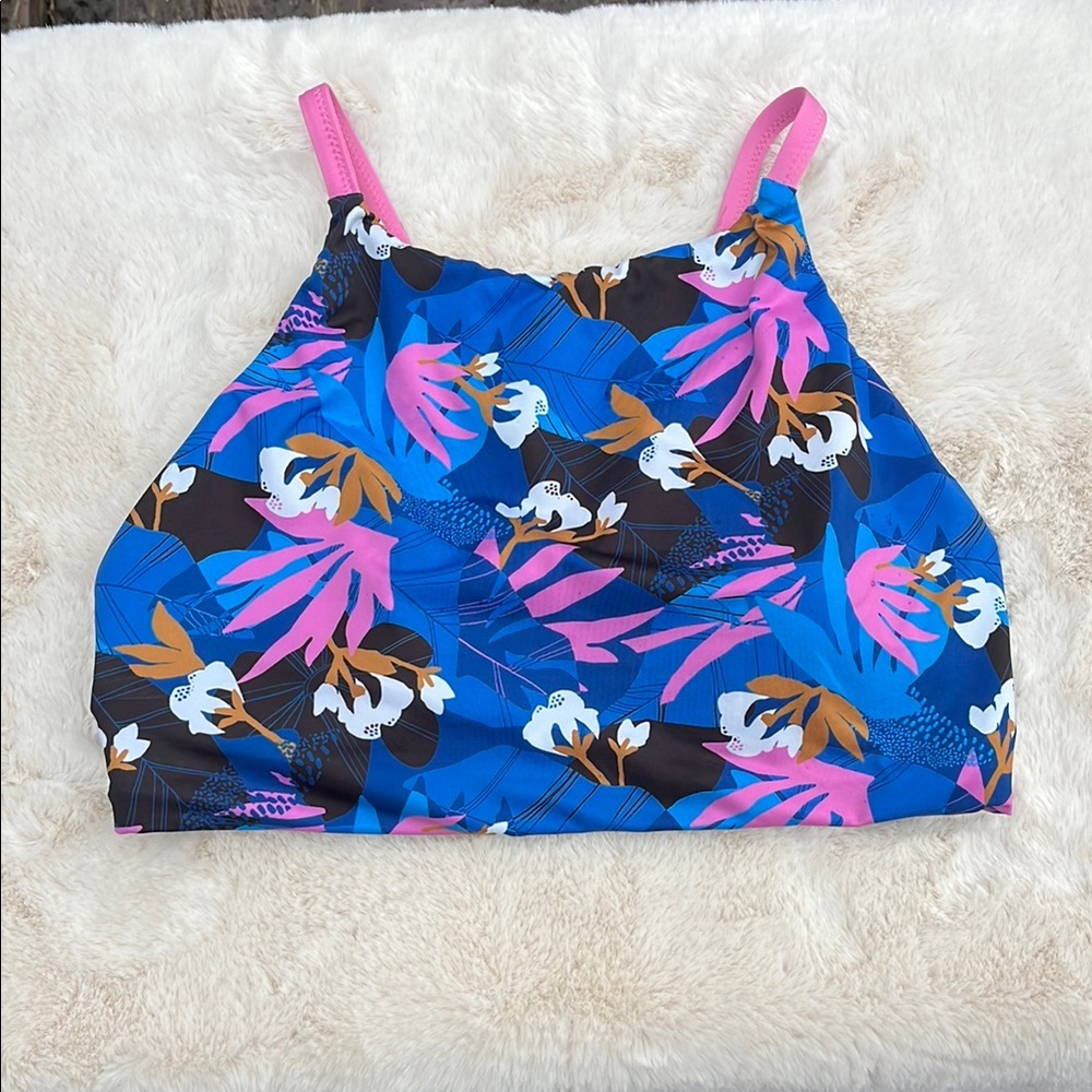 Floral womens Top - gorgeous pattern no fading. Never worn.
